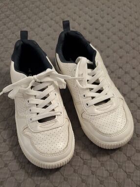 Carter's Boys Port White Sneakers Size 2